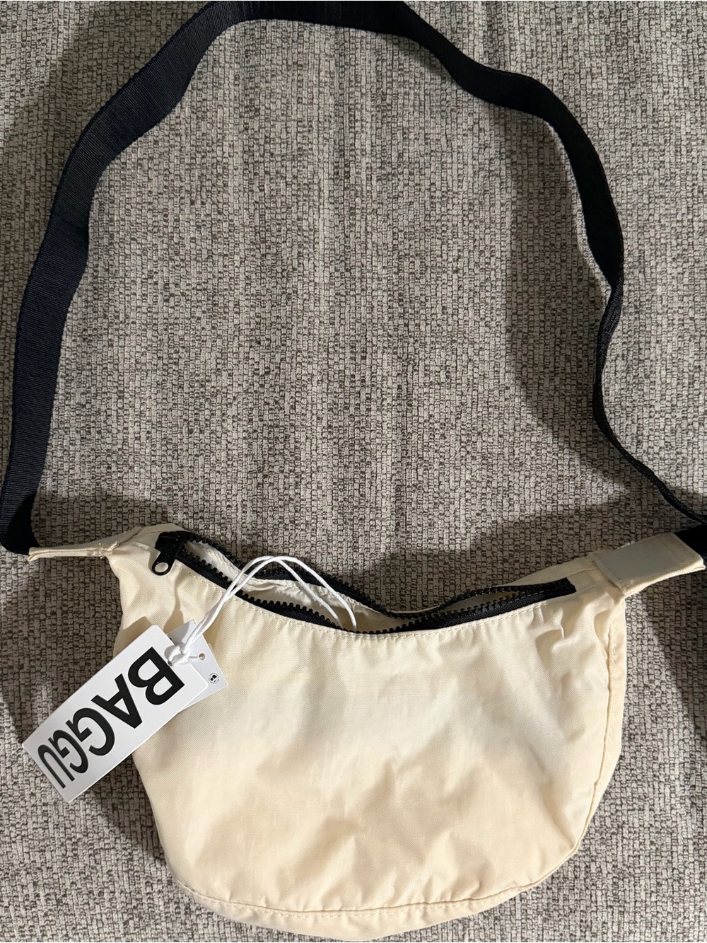 Baggu Mini Nylon Crescent Bag in Ivory NWT - Picture 3 of 4